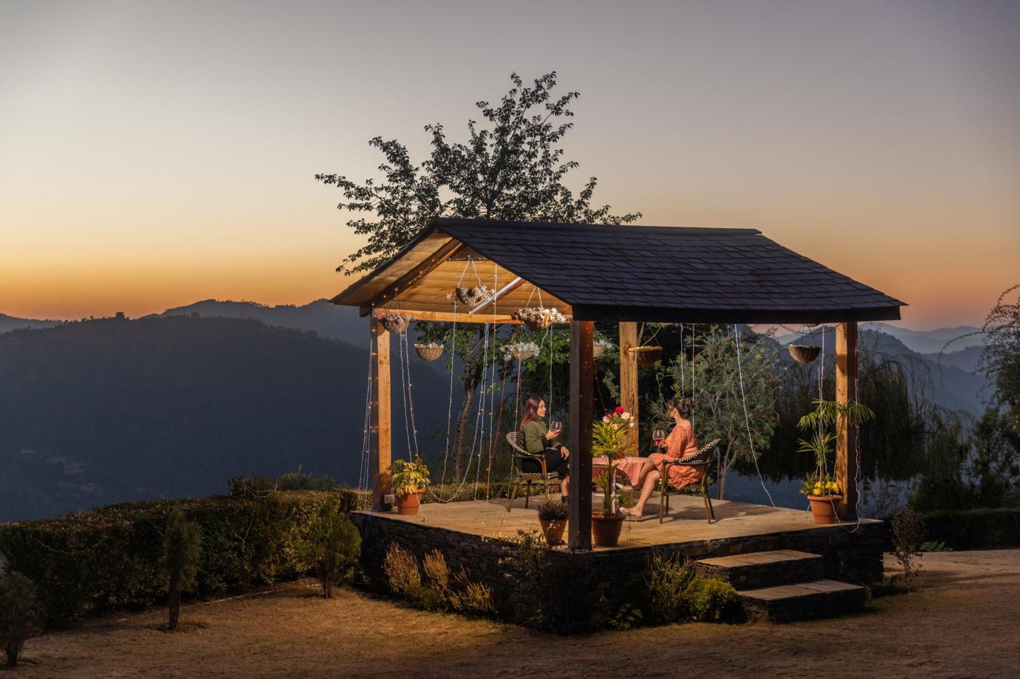 The Manor Luxury Apartments, Shimla Mashobra Bagian luar foto